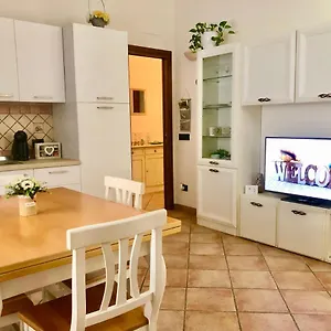  Appartement Exclusive Use- Uso Esclusivo - La Maison De Gioel - Entire House - Intera Casa - With Kitchenette - Con Cucinino - With Washing Machine - Con Lavatrice - Free Public Parking In Front Of The House - Parcheggio Pubblico Gratuito Difronte Casa